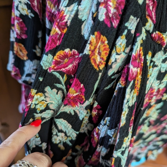 Xhilaration Bell Sleeve, Multicolored Romper Size Large - Picture 5 of 5